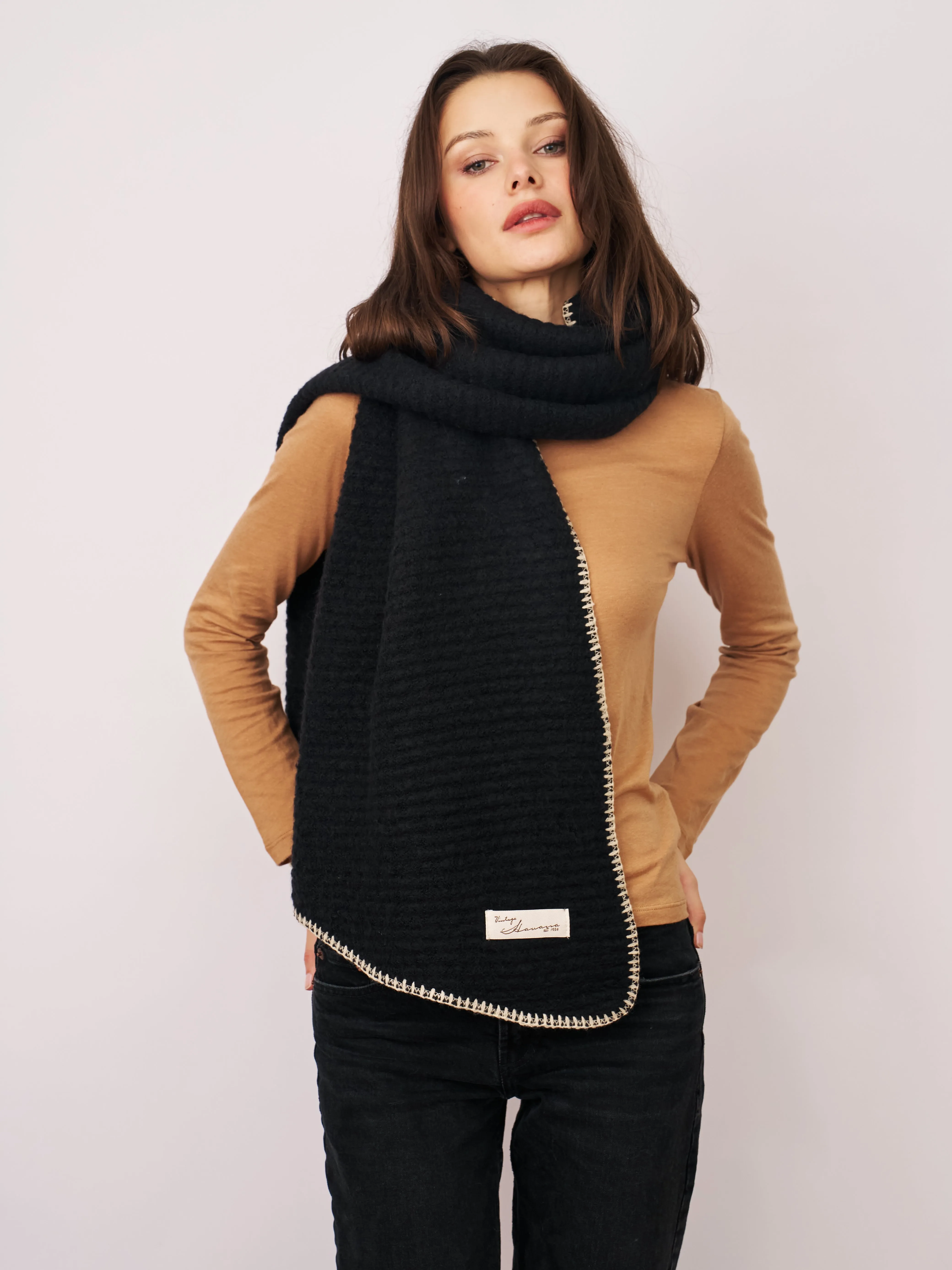 BLANKET STITCH KNIT SCARF - BLACK/IVORY