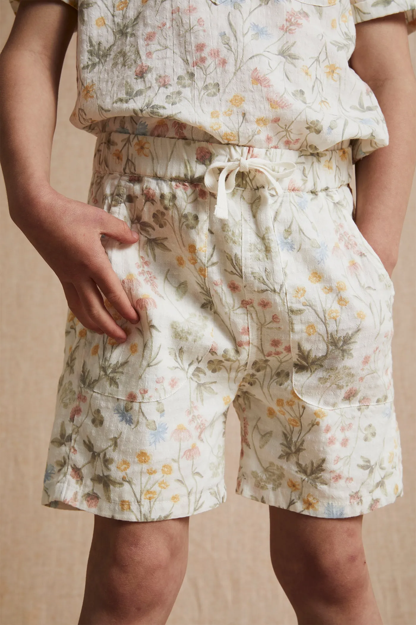 Kids white meadow flower shorts