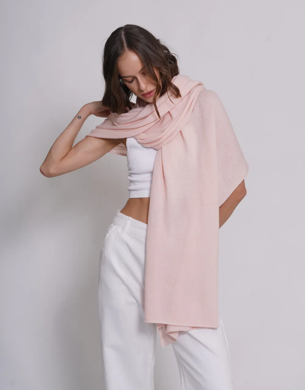 The Soft Cashmere Scarf in Camelia